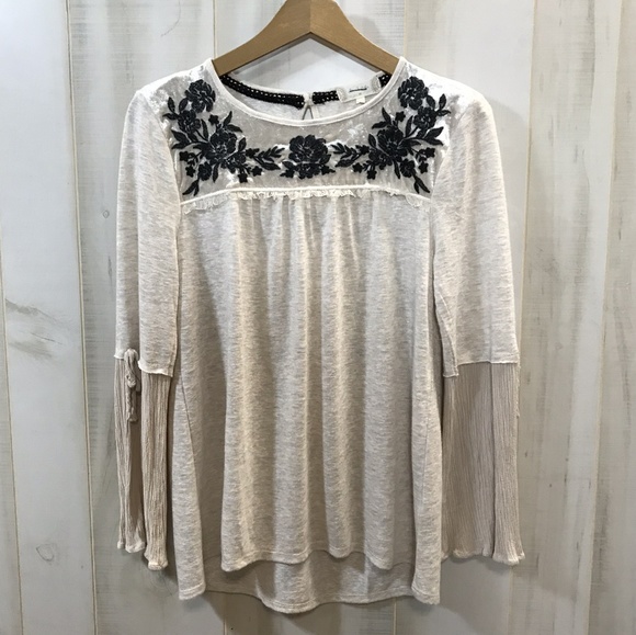 Altar'd State Tops - Altar'd State Cream Black Bell Sleeve Boho Top M